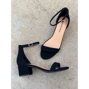 Cityclassified Low Closed Heel Single Strap Sandal